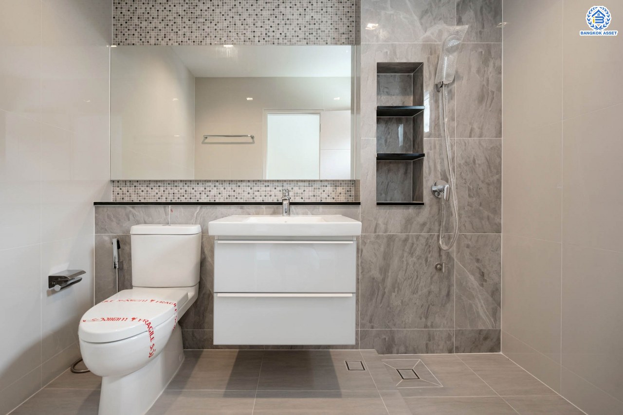 บ้านมือสองตกแต่งใหม่ ม.ศุภาลัย ออร์คิดปาร์ค1 บางแค ดีไซน์หรูหรา เนื้อที่ 117.7 ตร.ว. ฟังก์ชัน 4 ห้องนอน 4 ห้องน้ำ 1 ห้องแม่บ้าน จอดรถได้ 4 คัน บนทำเลเดินทางสะดวก เชื่อมต่อหลายเส้นทาง ใกล้เดอะมอลล์บางแค ทางด่วน "กาญจนาภิเษก" และรถไฟฟ้าสายสีน้ำเงิน "สถานีภาษีเจริญ"